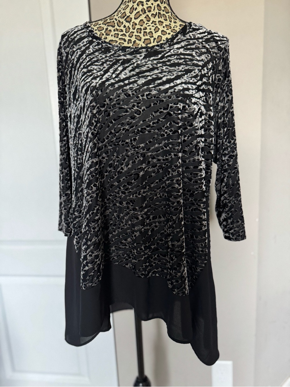 Black and Gray Patterned Velvet Women's Top